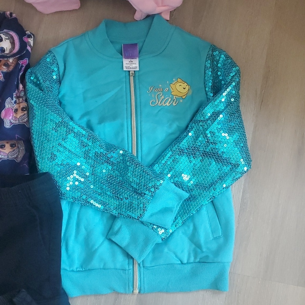 Girls size 6 mixed lot. Disney Wish jacket, LOL pajamas.. - Picture 5 of 9